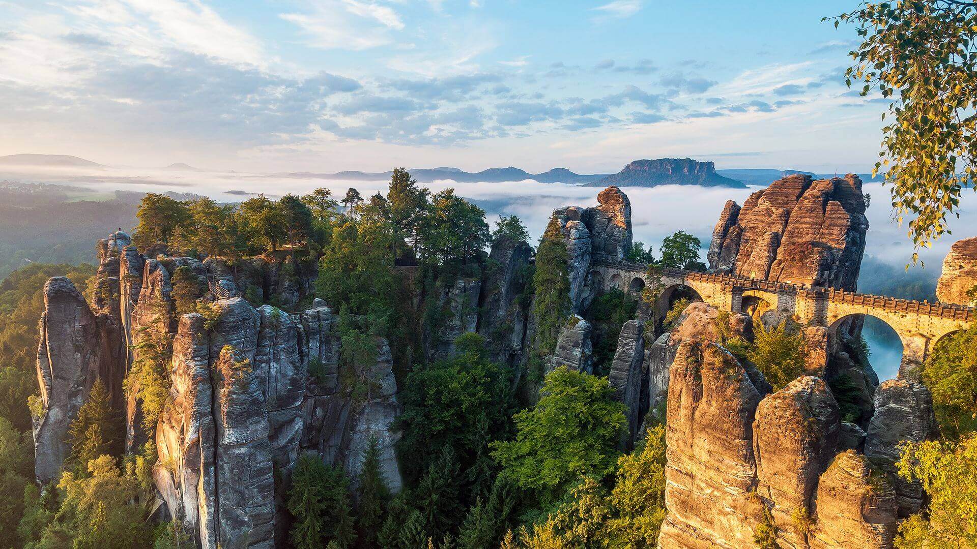 Bastei — skalní most Basteibrücke v Saském Švýcarsku